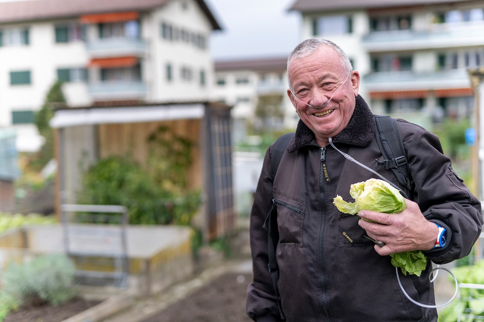 2023 Gafner COPD Lungenliga Bern (nur für Jungfrauzeitung Beitrag) COPD-Betroffener im Garten