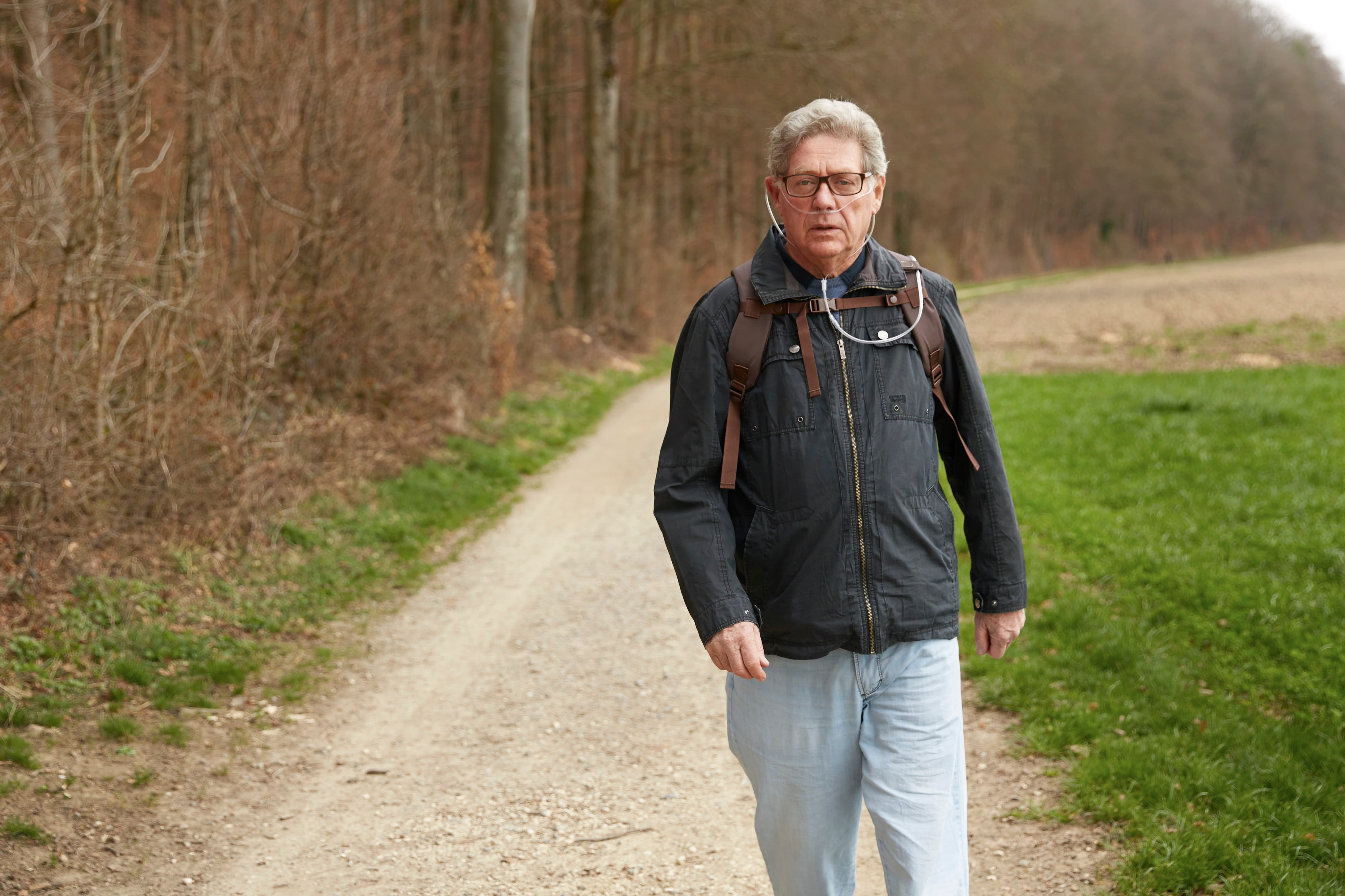 Homme sur un chemin