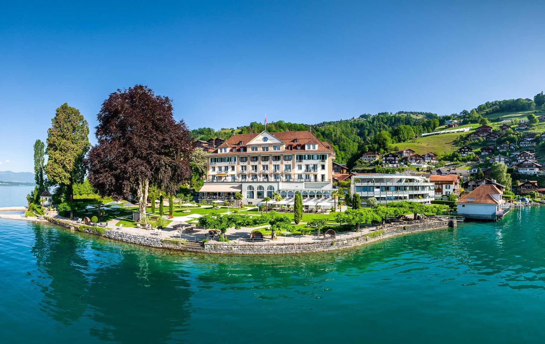 Parkhotel Gunten Thunersee Blick von Thunersee auf Parkhotel Gunten
