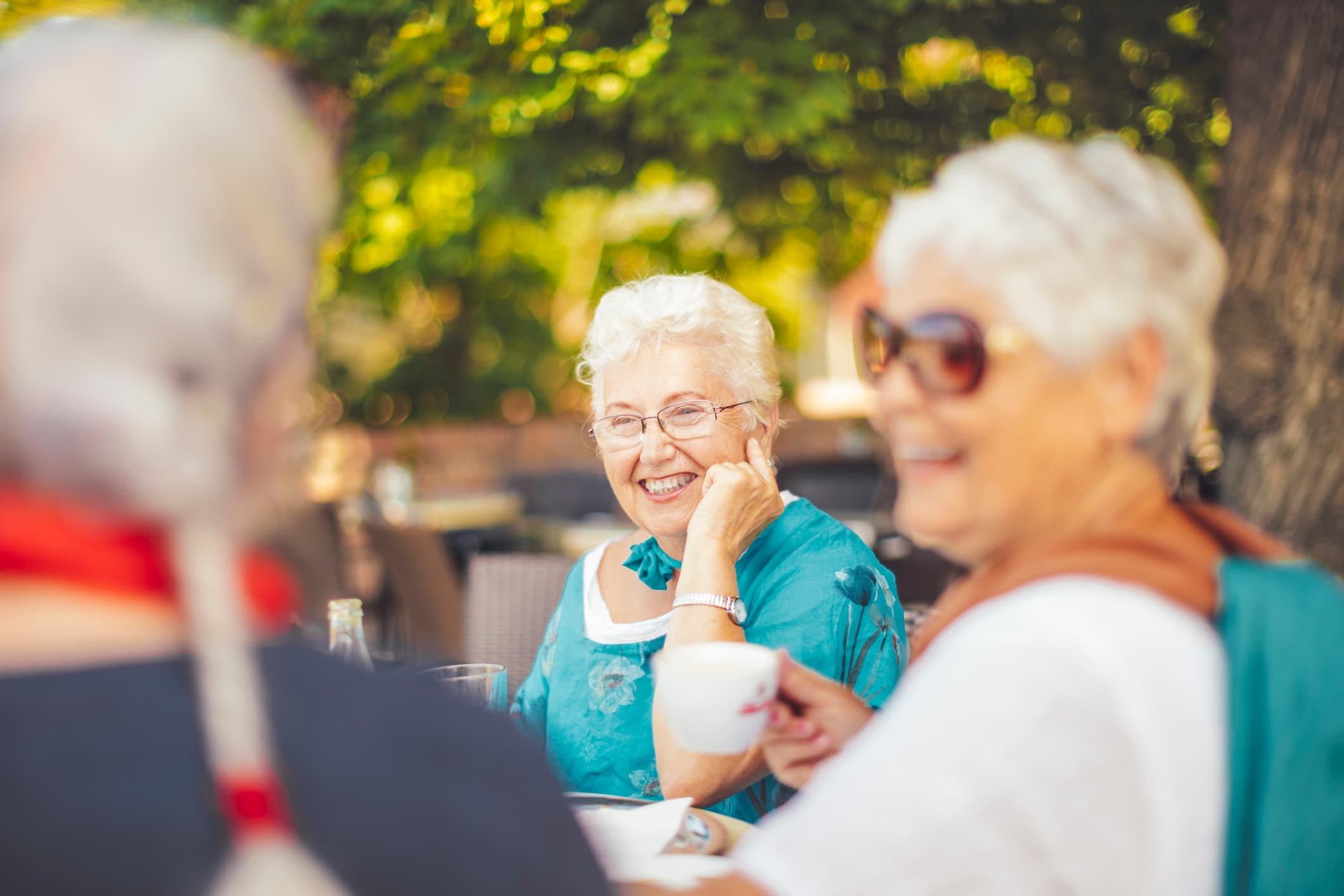 Rencontre des patients oxygénés Groupe de femmes riantes