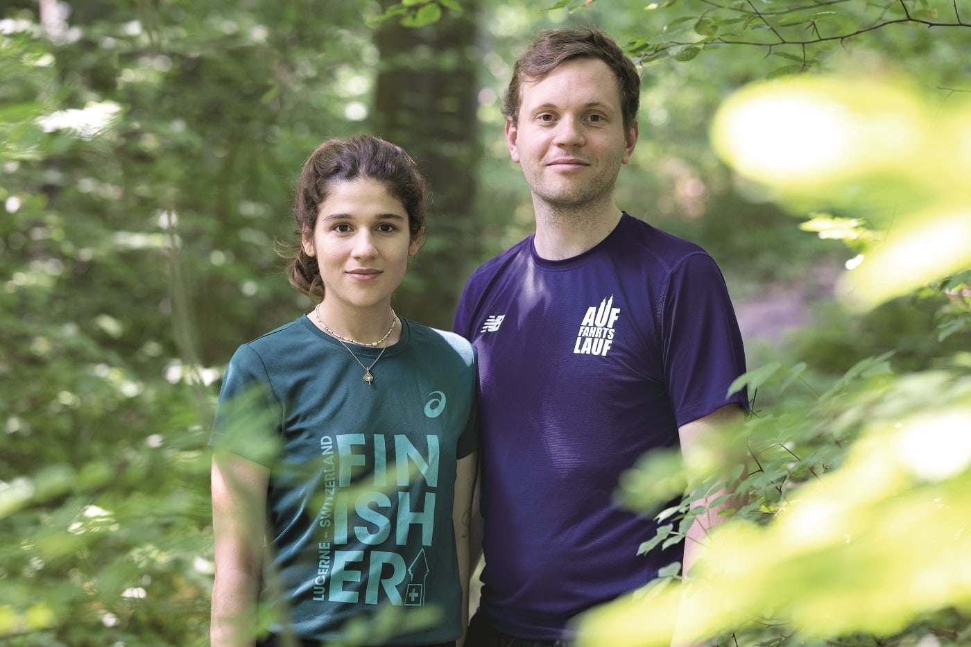 vivo_herbst-23_titelbild Portrait von Frau und Mann im Wald